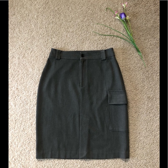 Club Monaco Skirt Size 4 Pencil Straight Pocket Zippered Made in Canada workwear